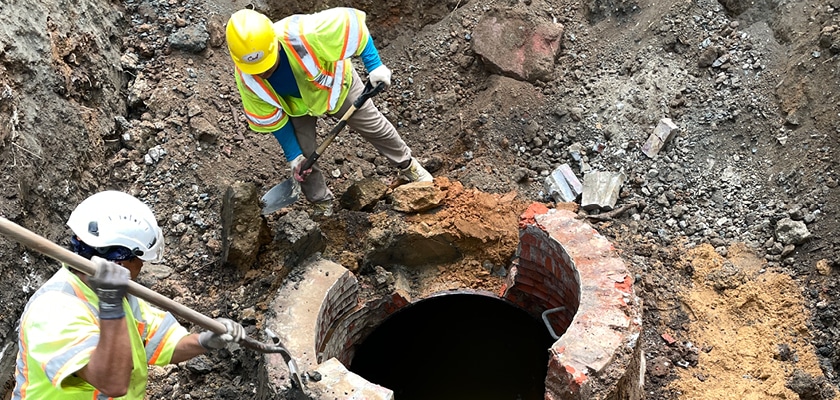 construction workers digging