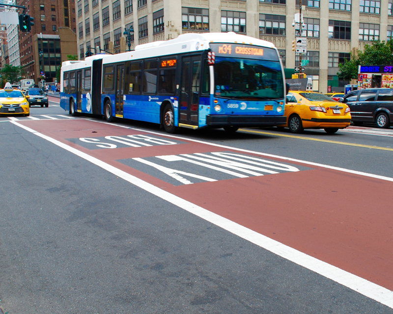 A Select Bus rides across 34th Street.