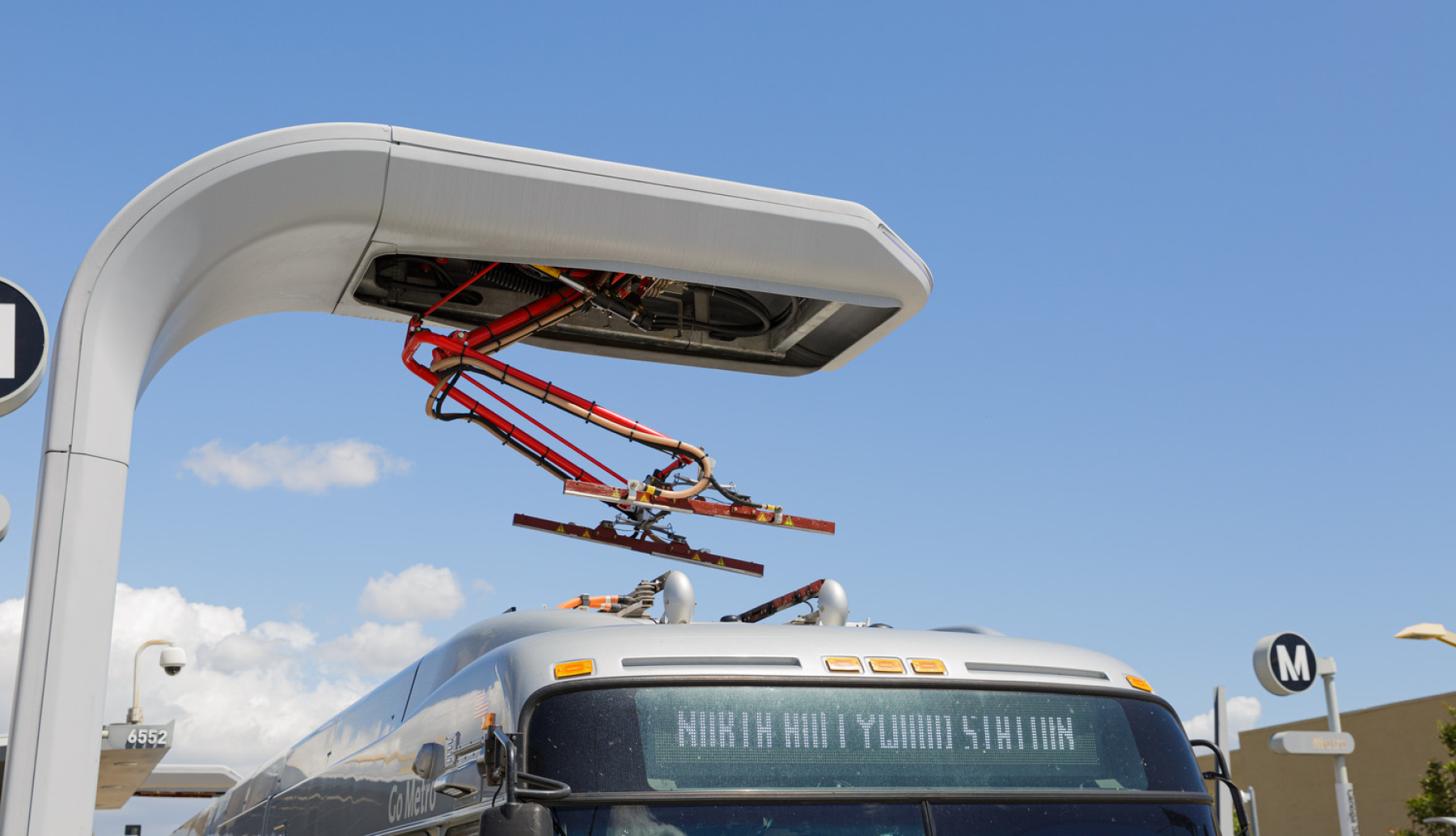 An LA Metro ZEB connects to a charging station