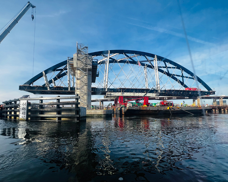 Arch being installed at the new Portal North Bridge