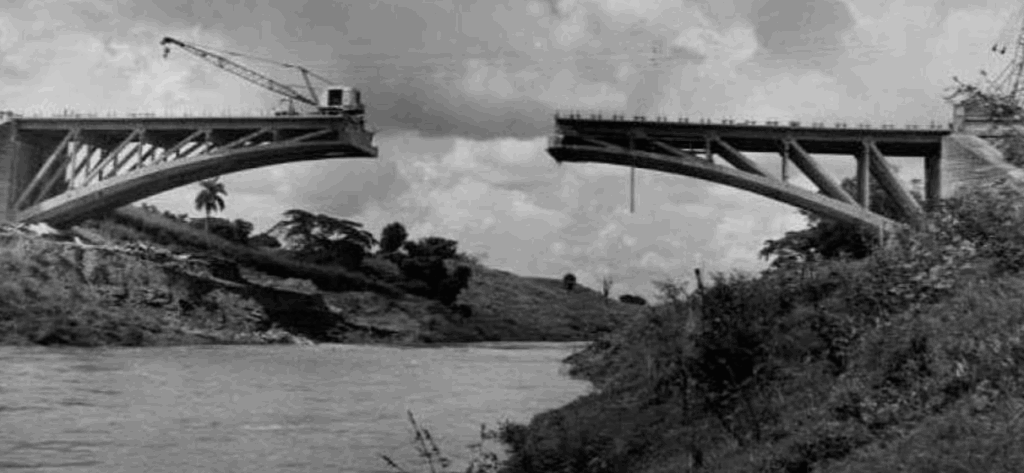 Historic photo of Zaza River Bridge in Cuba under construction.