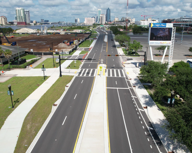 Hart Expressway headed towards the Jacksonville skyline.
