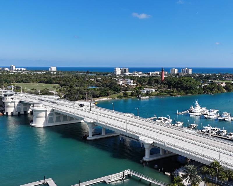 Jupiter bascule bridge in closed position.